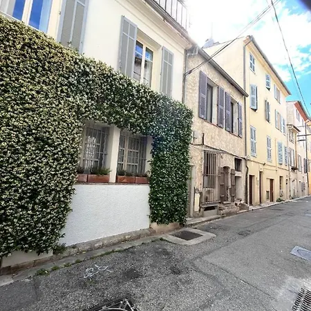 Apartament Charming In Old *