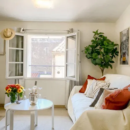 Charming In Old Apartament *