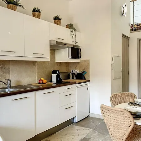 Charming In Old Apartament